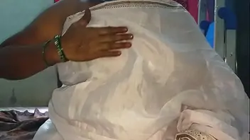 Girl removing saree and have sex without dress