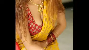 Indian aunty cleavage