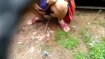 Peeing outdoor desi girl